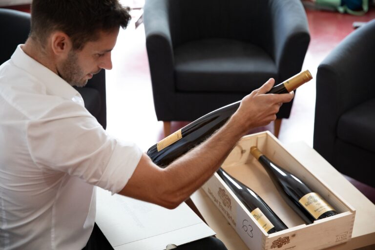 Storage of white wine