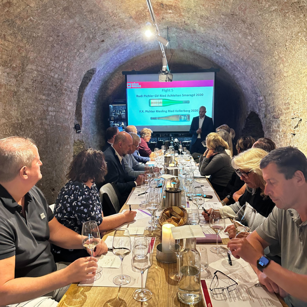 Tasting wineBANK Wien